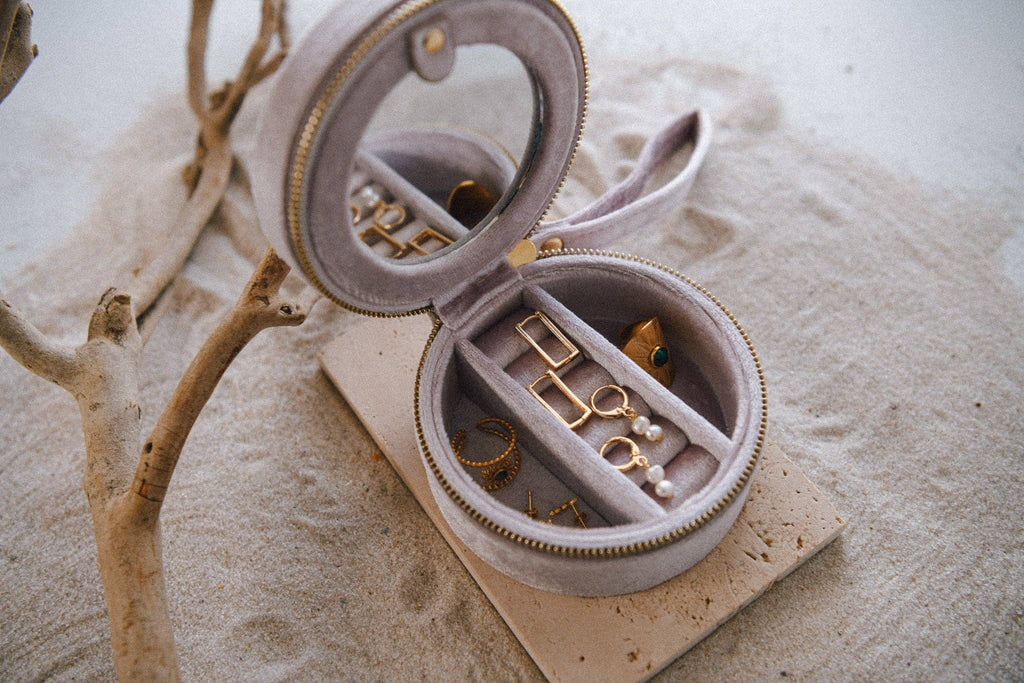 Round Jewelry Travel Vase