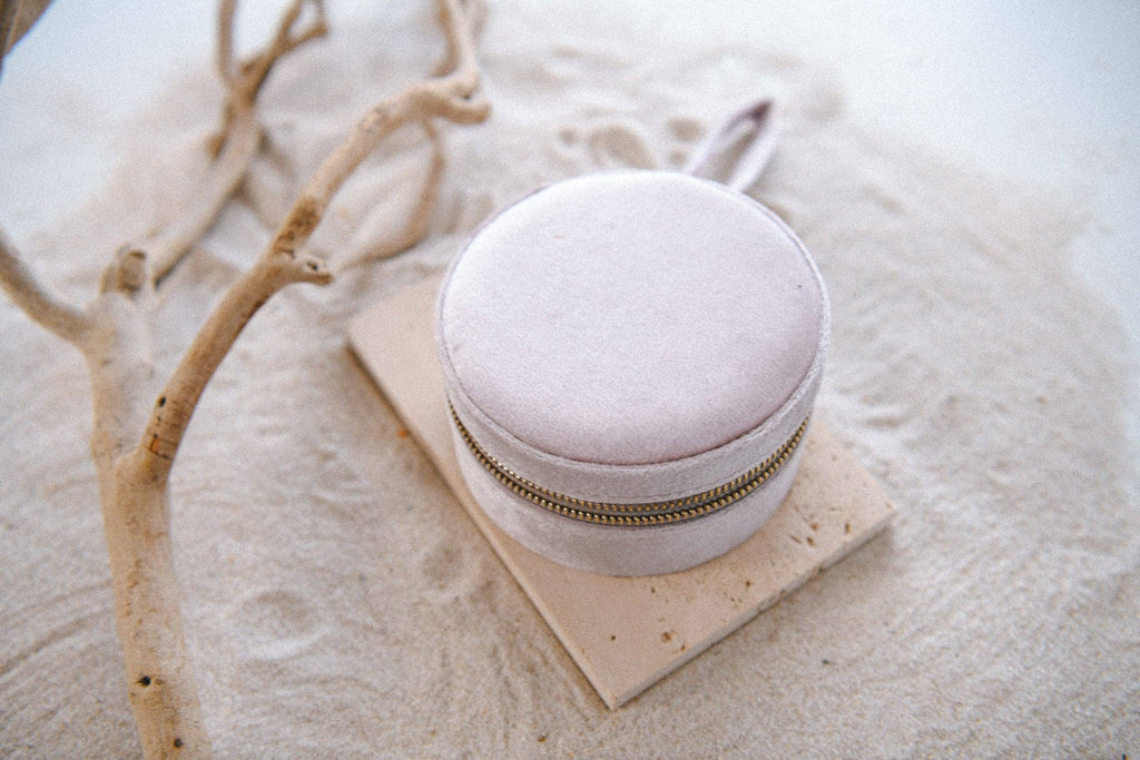 Round Jewelry Travel Vase
